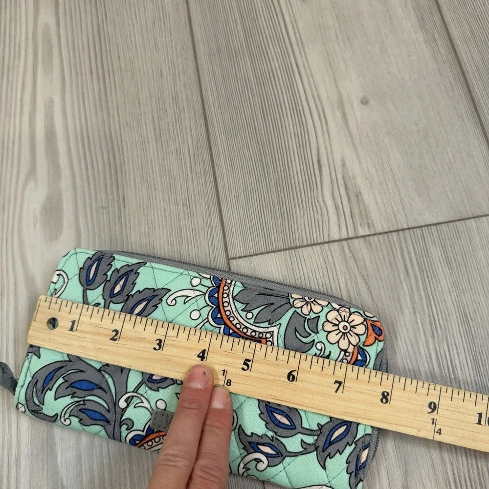 Vera Bradley Wallet‎ Zip Around Fan Flowers Green Blue Quilted